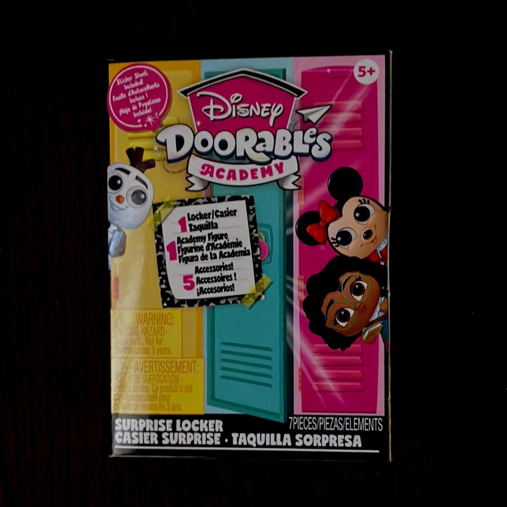 Snow White ultra rare surprise locker from Disney doorables academy